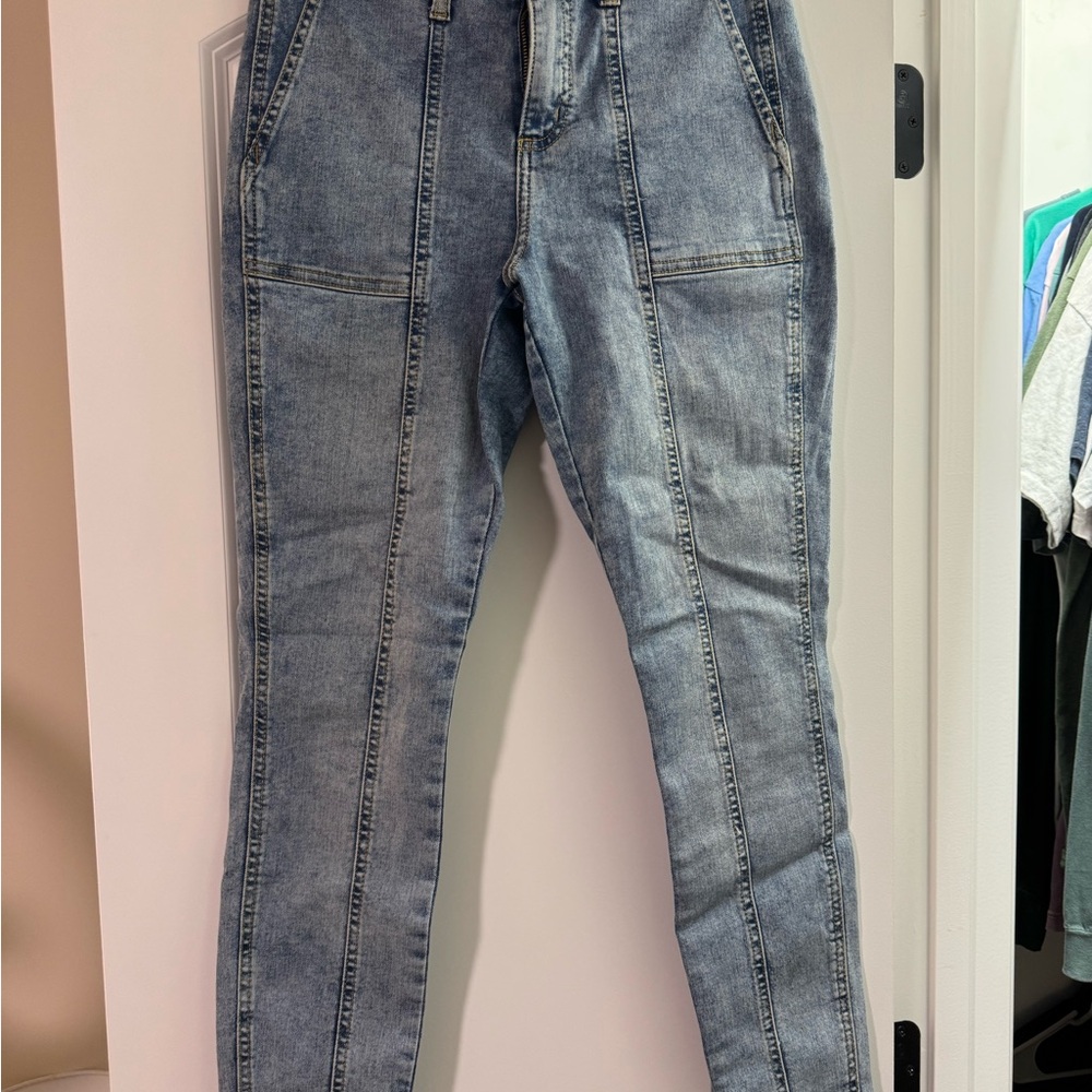 Universal Thread Jeans